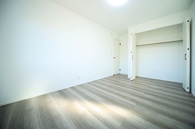 南側の洋室6.7帖は、お子様部屋にいかがでしょうか♪