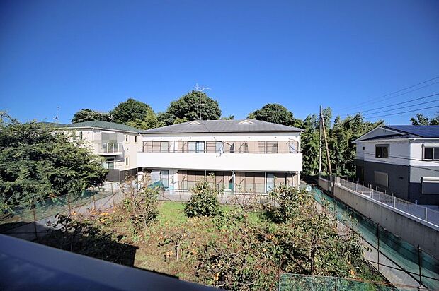 周辺は第1種低層住居専用地域で、閑静な住環境となっております♪