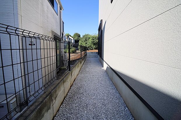 建物横には、スペースがございます♪