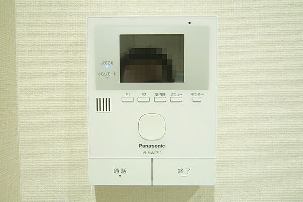 来訪者の確認ができる、モニターホンです。
