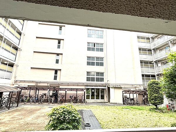 1階部分の東南向きです！　中庭に面しております♪