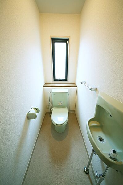 温水洗浄機能付きのトイレで、いつも快適に♪