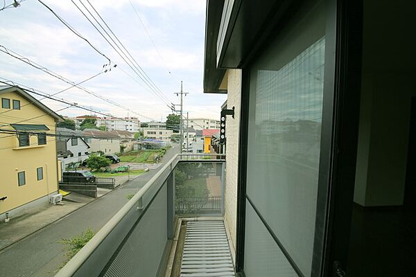 お洗濯物が良く乾きそうな、南向きのワイドバルコニーです♪