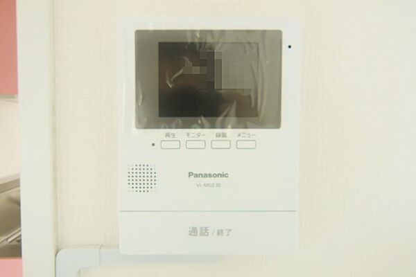 来訪者の確認ができる、モニターホンです。