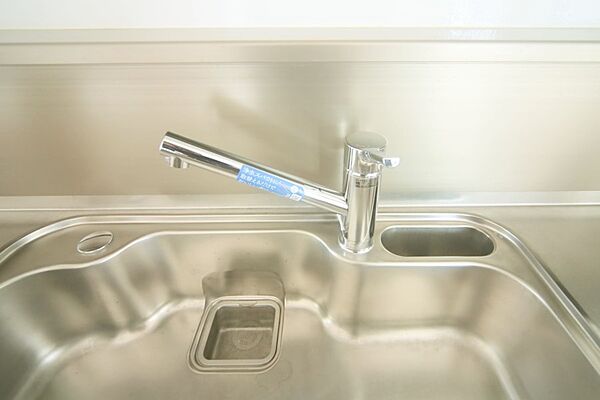 浄水器一体型水栓に取替え可能な、混合水栓となっております。