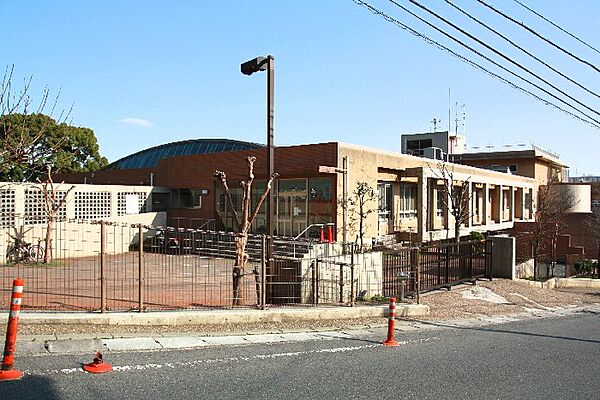 小学校 290m 向丘小学校