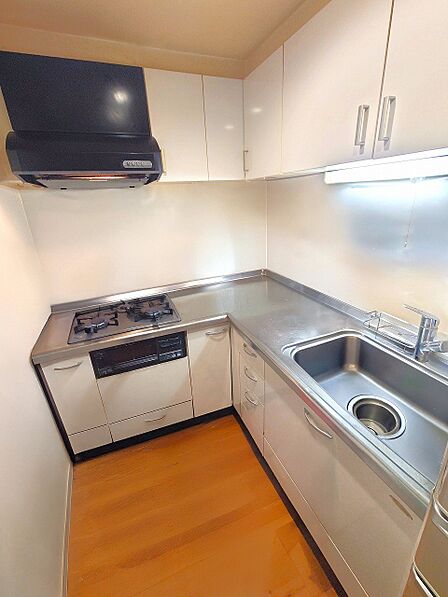キッチンスペースです。 広々LDKは約20帖ございます♪