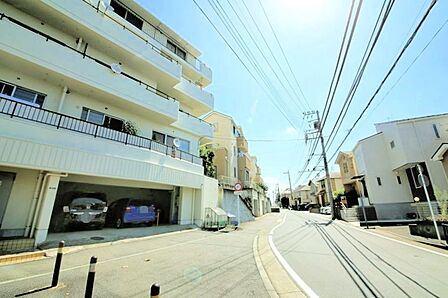 生田駅行きバス停、「春秋苑入口」まで徒歩2分です♪
