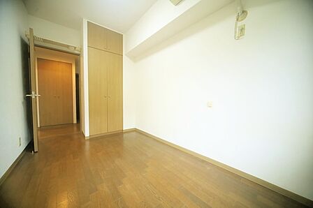 洋室4.8帖です! 全居室フローリングとなっております♪