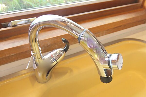 タッチレスのシャワー水栓です。