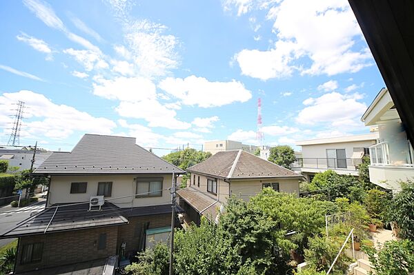 周辺は緑豊かで、閑静な住宅地となっております♪