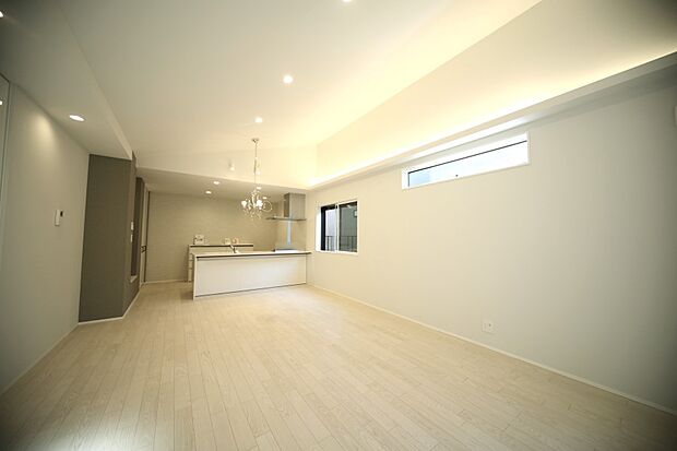 2階のリビングは天井も高く、開放感がございます♪