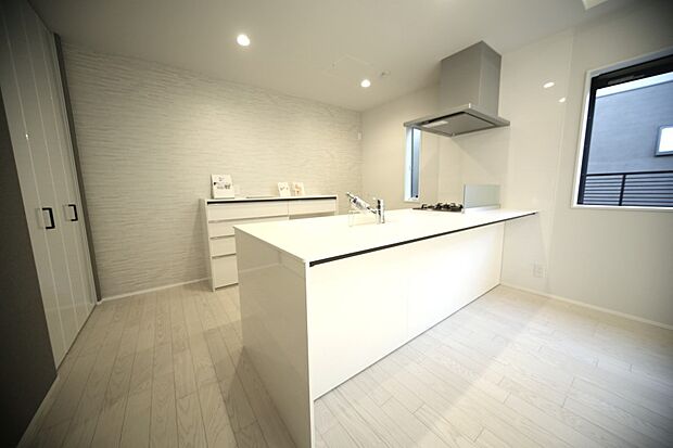 カウンターキッチンで、お料理しながら会話が楽しめます♪