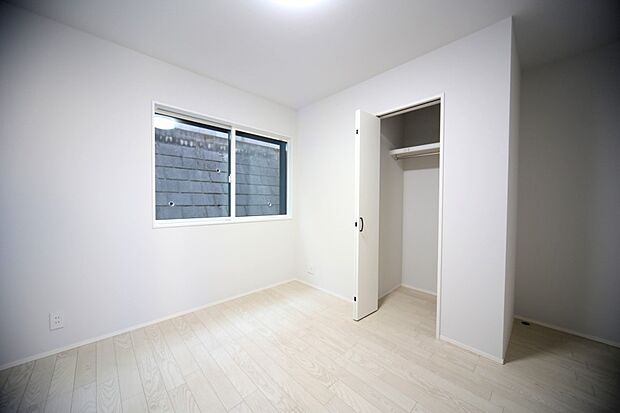 洋室5.7帖は、お子様部屋にいかがでしょうか♪