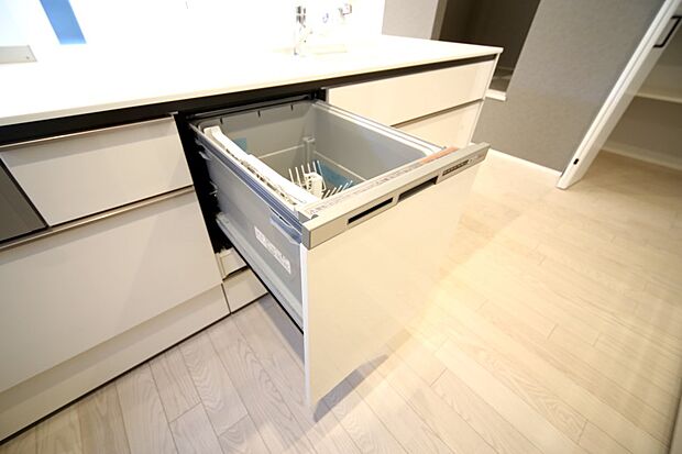 食器洗い乾燥機付きで、洗い物の時間をご家族のお時間に。