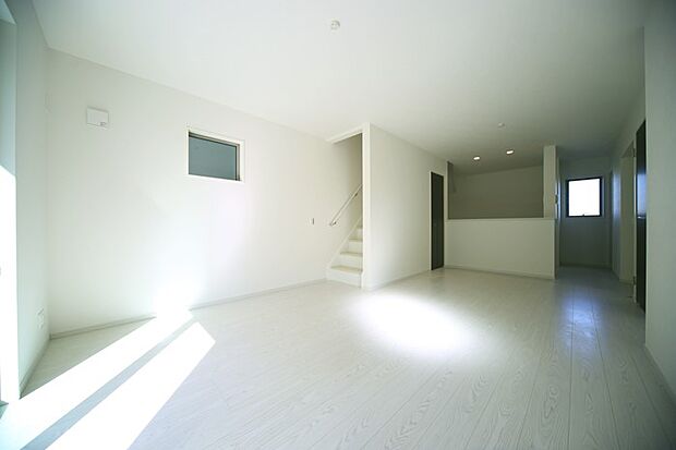 家族の集うリビングは明るく、家族団欒できますね♪