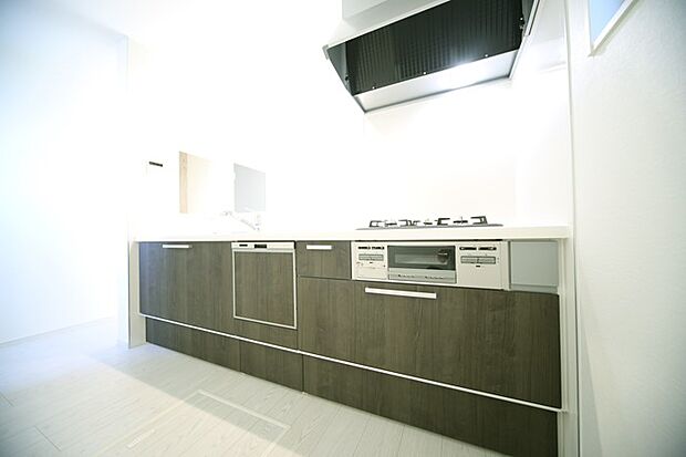 食器洗い乾燥機付きのシステムキッチンで、家事がはかどりますね♪