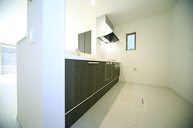 カウンターキッチンで、お料理を作りながら会話が楽しめますね♪