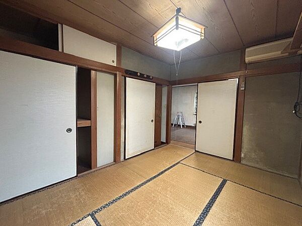 1階にはリビングと続き間の、和室約6帖がございます♪