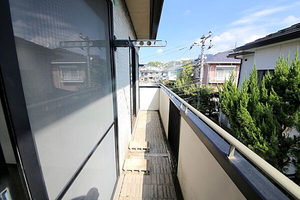 お洗濯物が良く乾きそうな、東南向きのバルコニーです♪