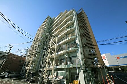 鉄骨鉄筋コンクリート造、11階建てのマンションです♪