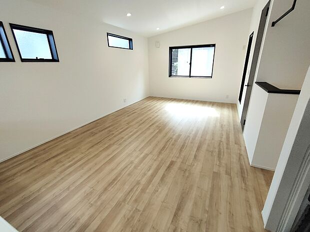 広々LDK18.7帖です! リビングイン階段となっております♪