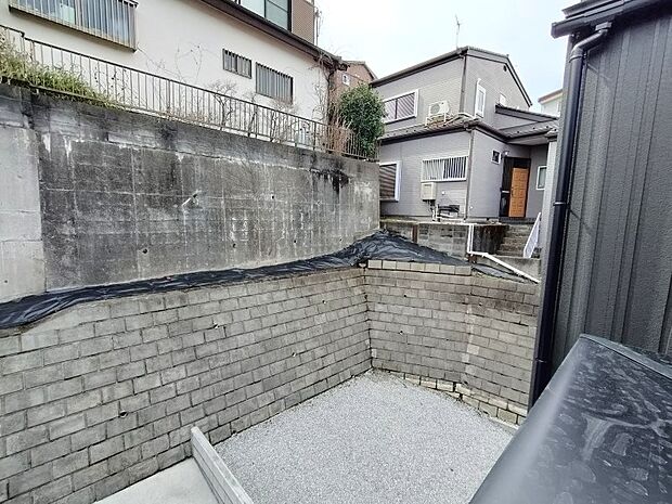 周辺は第1種低層住居専用地域で、閑静な住環境となっております♪