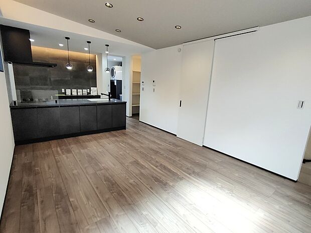 広々LDK15.6帖です! リビングイン階段となっております♪