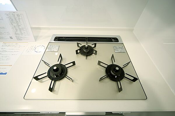 三ツ口コンロの、システムキッチンです。