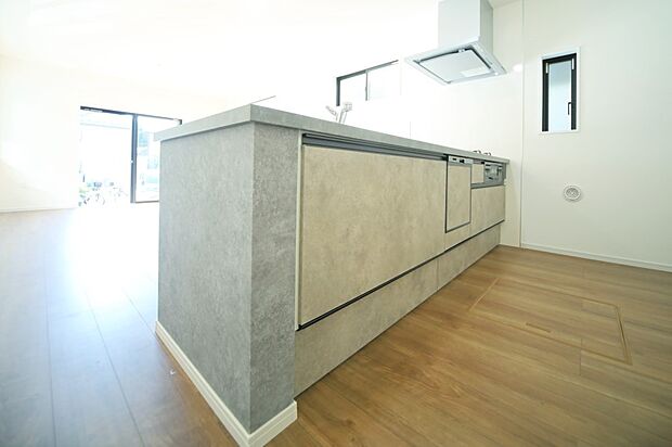 カウンターキッチンで、お料理しながら会話が楽しめます♪