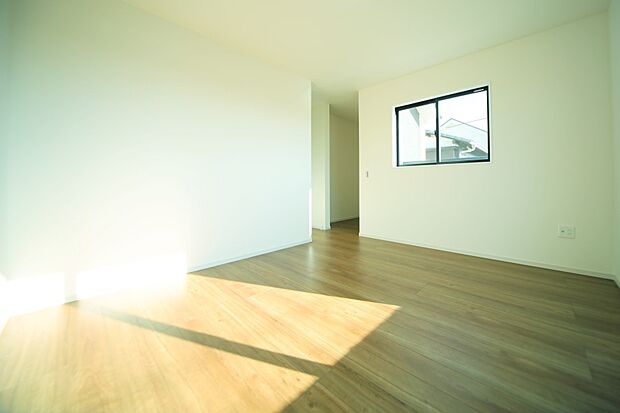 ウォークインクロゼットの有る、洋室約9.3帖となっております♪