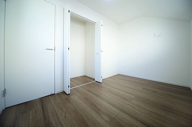 洋室約5帖です！　全居室フローリングとなっております♪