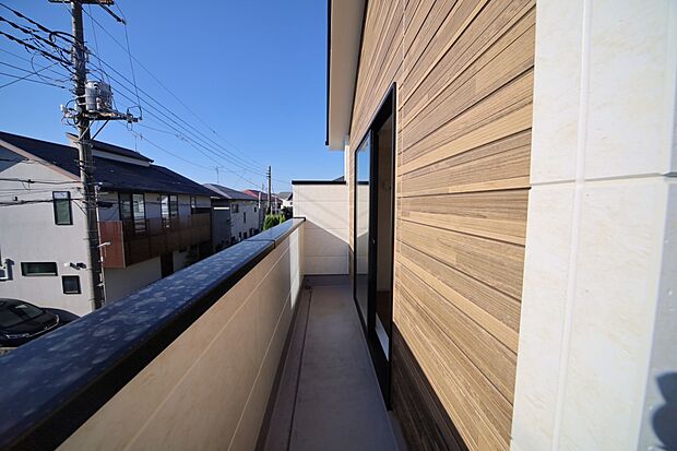 お洗濯物が良く乾きそうな、東南向きのL字バルコニーです♪
