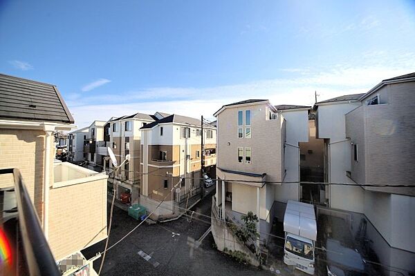 周辺は交通量が少なく、落ち着いた住宅地となっております♪