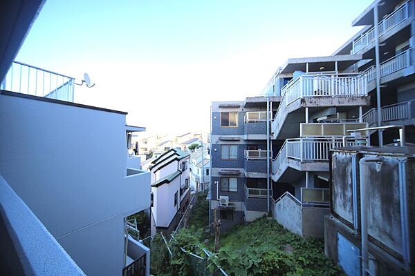 4階部分の南向きで、陽当たり良好となっております♪