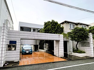 外観：東急大井町線「上野毛」駅まで徒歩14分！　土地面積209坪の豪華一戸建てです♪
