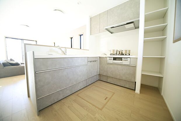 食器洗い乾燥機付き! 床下収納もございます♪