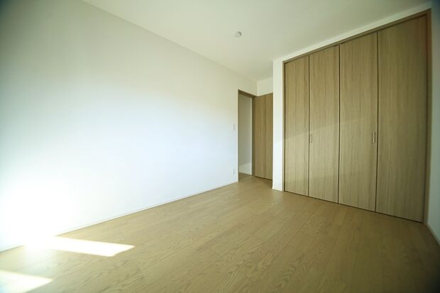 南西二面採光の、洋室6帖となっております♪