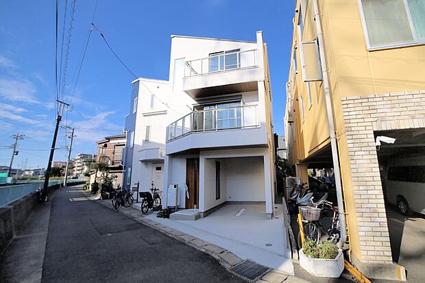 お買物施設や教育施設が徒歩圏で、利便性の高い物件でございます♪