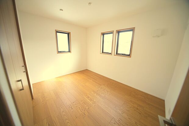 洋室6帖です! 全居室フローリングとなっております♪