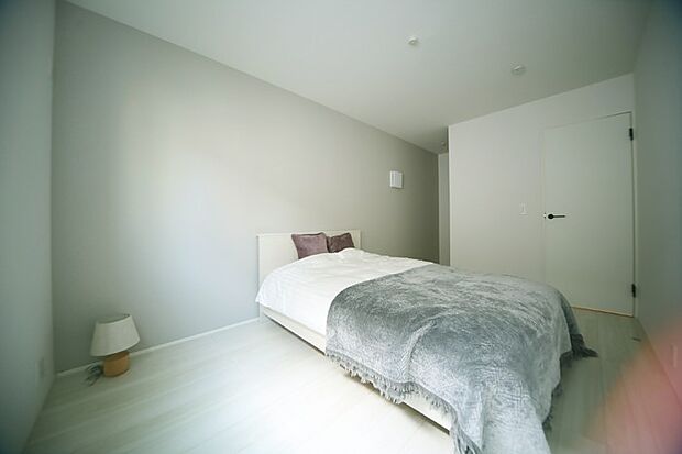 ウォークインクロゼットの有る、洋室6．7帖となっております♪