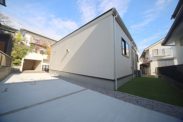 小田急線「新百合ヶ丘」駅まで、バス利用ができます♪