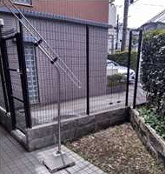 1階部分の南西向き！　専用庭とテラスがございます♪