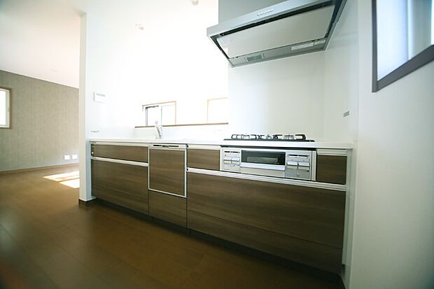 食器洗い乾燥機付きのシステムキッチンで、家事がはかどりますね♪