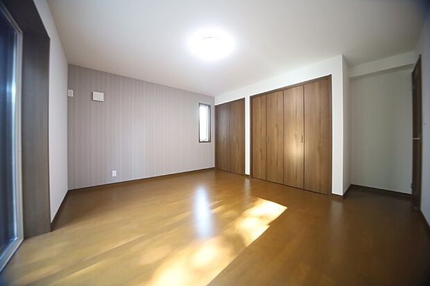 洋室約9.5帖は、主寝室にいかがでしょうか♪