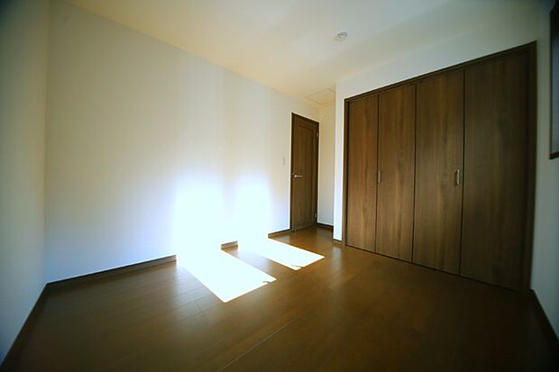 洋室約5.2帖は、お子様部屋にいかがでしょうか♪