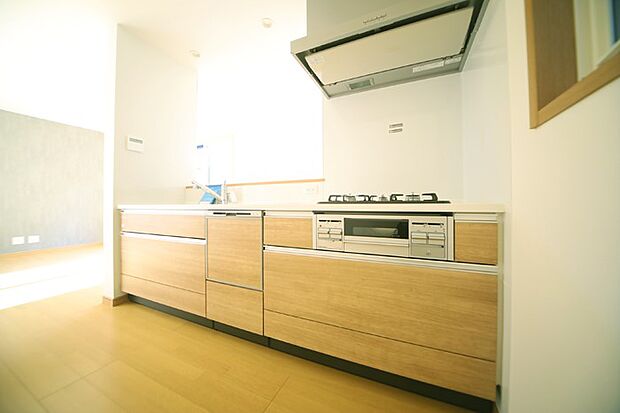 食器洗い乾燥機付きのシステムキッチンで、家事がはかどりますね♪