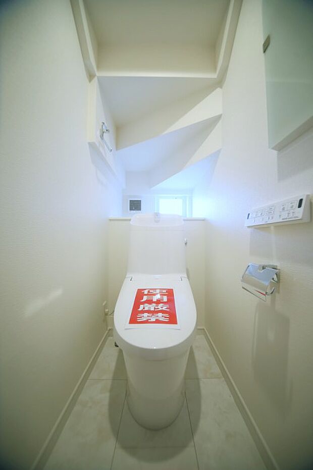 温水洗浄便座付きのトイレで、いつも快適にご利用になれます♪