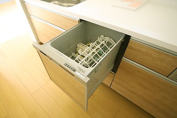 食器洗い乾燥機付きで、洗い物の時間をご家族のお時間に。