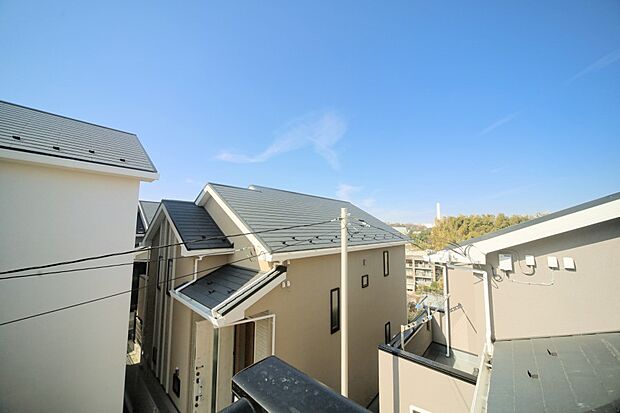 バルコニーからの眺望です! 陽当り眺望良好となっております♪